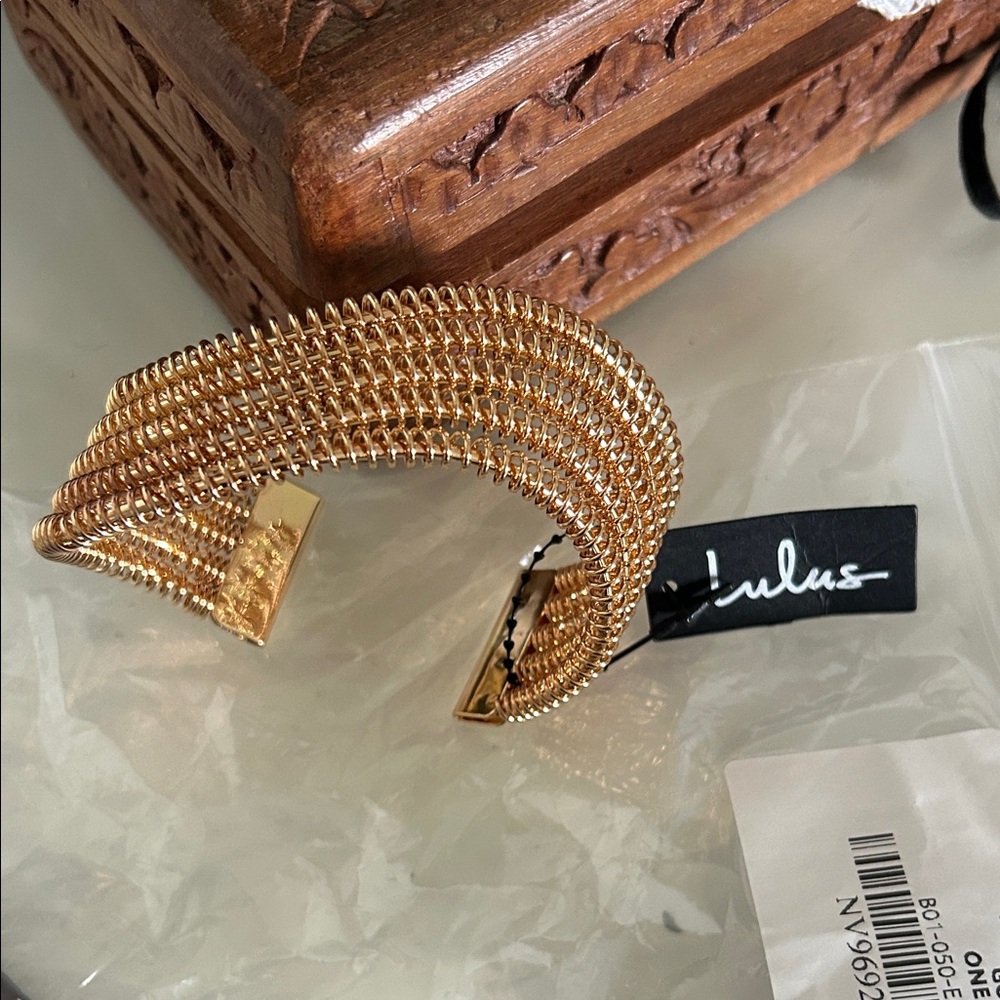 Lulu's Gold Coil Bracelet NWT